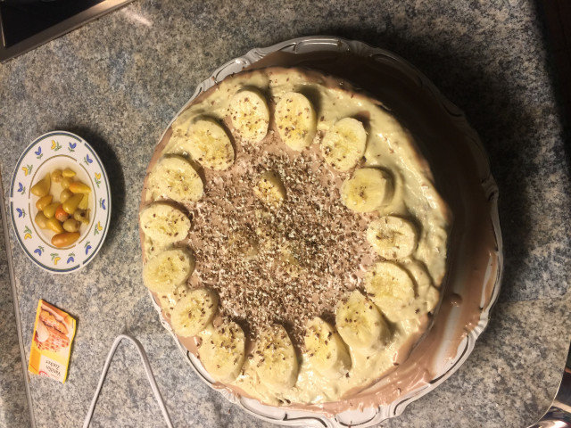 Cake with Bananas and Chocolate Spread