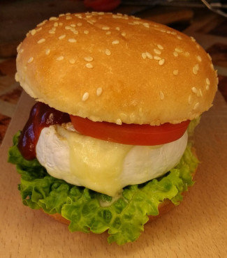 Vegetarian Burger with Camembert