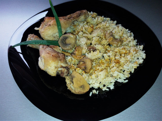 Chicken Wings with Rice and Mushrooms
