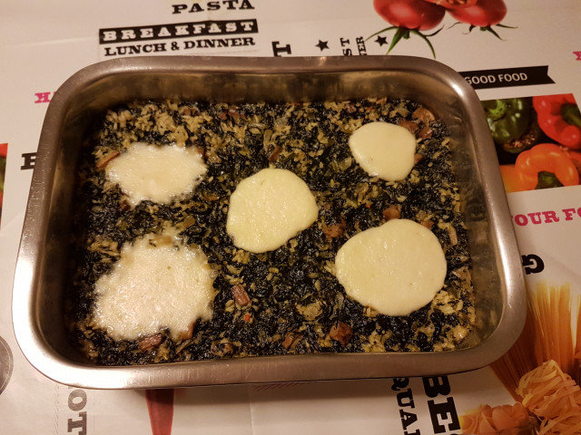 Oven-Baked Spinach with Rice, Mushrooms and Mozzarella