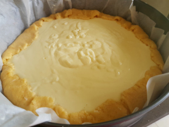 Extravagant Cake with Vanilla Cream