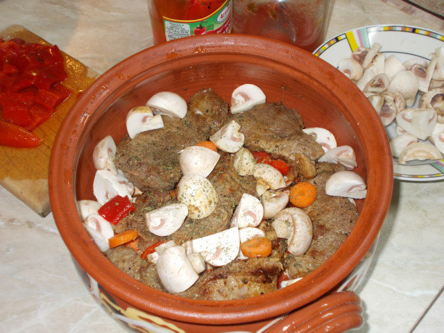 Steaks with Mushrooms and Sauce in Clay Pot