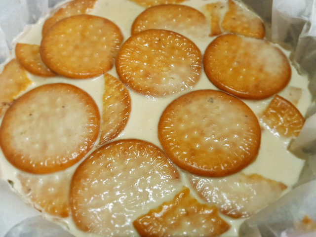 Banana Biscuit Cake with Gelatin