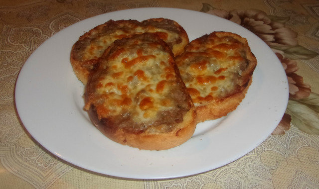 Appetizing Baked Mince Sandwiches