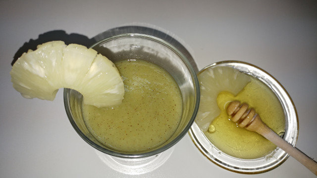 Kiwi and Pineapple Smoothie