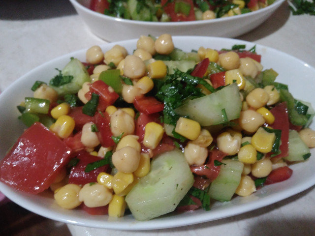 Egyptian Salad with Chickpeas