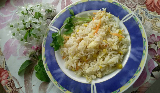 Chinese-Style Rice with Eggs and Vegetables