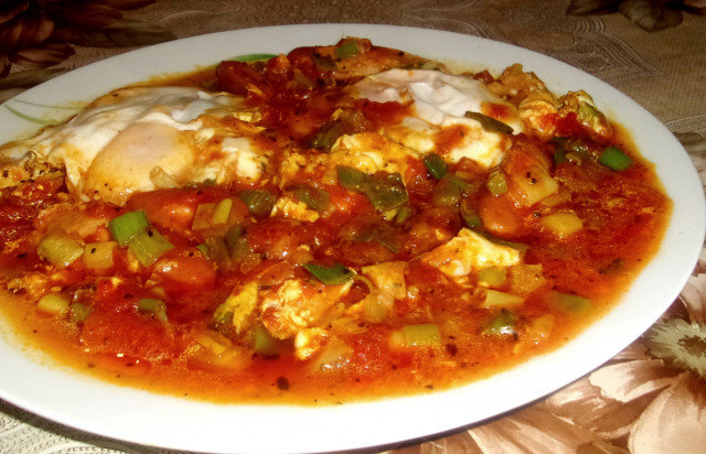 Pan Fried Eggs with Tomatoes and Peppers