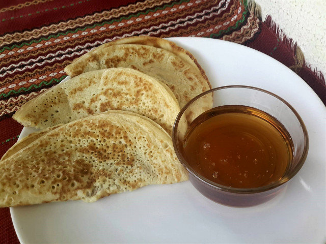 Rhodope-Style Flapjacks in a Clay Dish