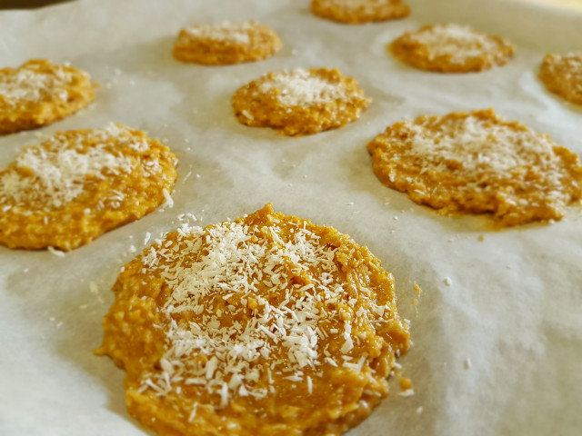 Spelt Biscuits with Coconut