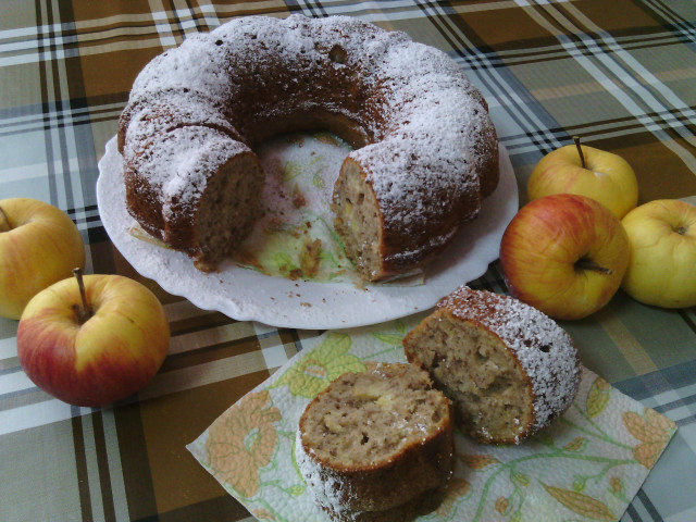 Walnut and Apple Cake