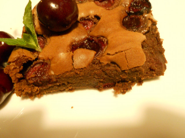 Tenerina Cake with Cherries (Tenerina alle ciliegie)