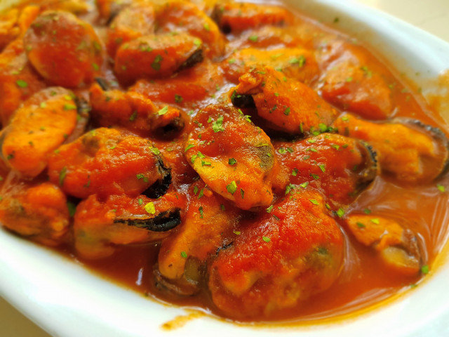 Spicy Mussels with Tomato Sauce