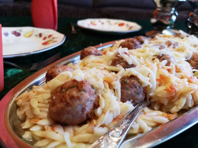 Arpa Noodles with Meatballs
