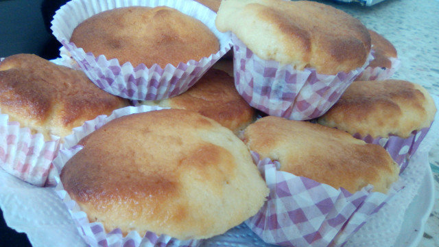 Easy Vanilla Muffins