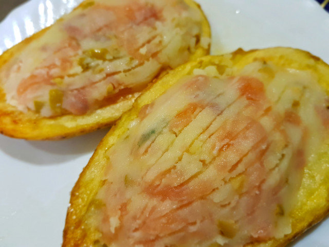 Oven-Baked Potatoes with Smoked Salmon Filling