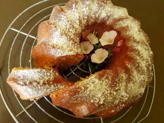 Wonderful Sponge Cake with Aromatic Spices