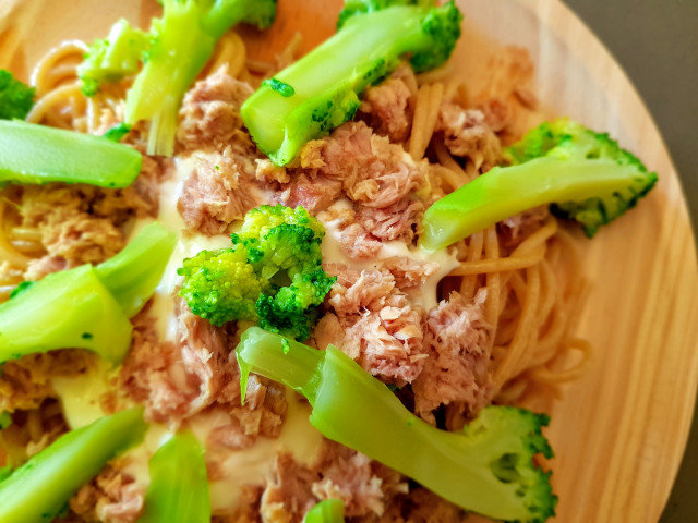 Healthy Whole Grain Spaghetti with Broccoli
