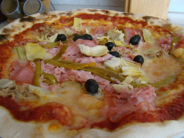 Pizza with Artichoke, Tuna and Ham
