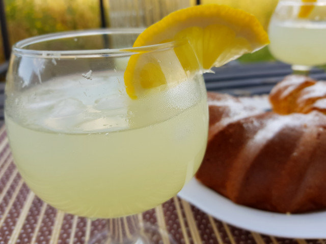 Refreshing Quick Lemonade