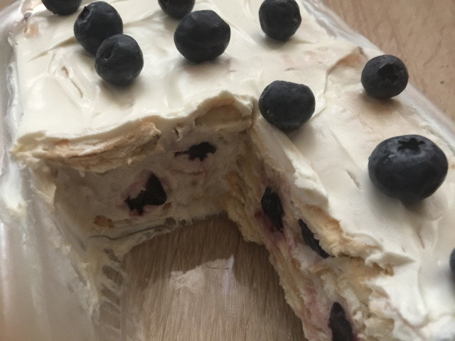 Biscuit Cake with Blueberries and Mascarpone