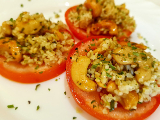 Bulgur with Cashews and Olive Oil