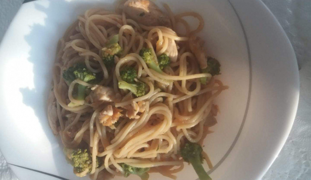 Spaghetti with Chicken and Broccoli