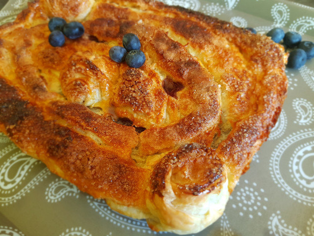 Puff Pastry Pie with Blueberries