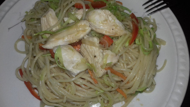 Chinese-Style Spaghetti with Chicken and Vegetables