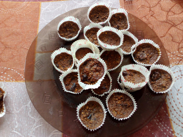 Banana Muffins with Dates
