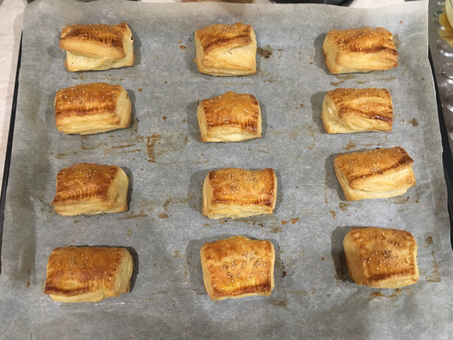 Easy Puff Pastries with White Cheese and Eggs