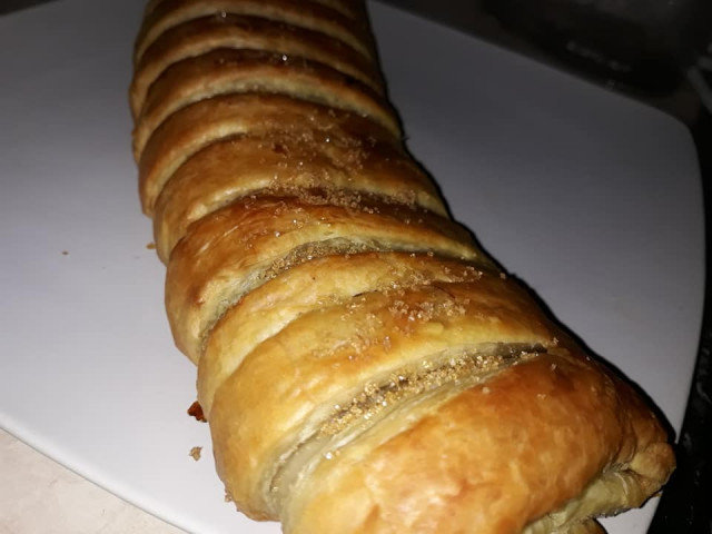 Puff Pastry Strudel with Apples