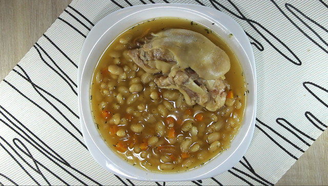 Beans with Pork Trotters