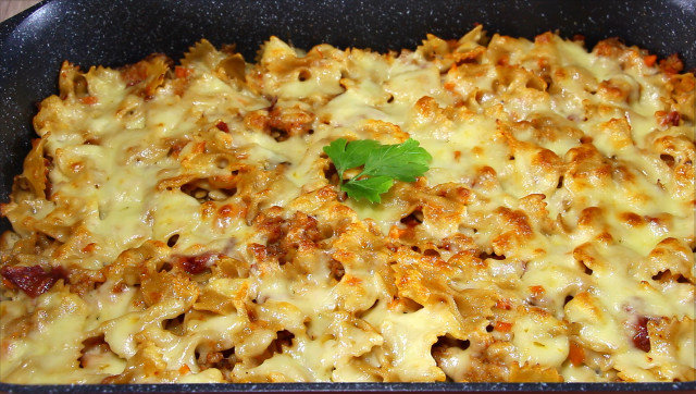 Macaroni with Minced Meat in the Oven