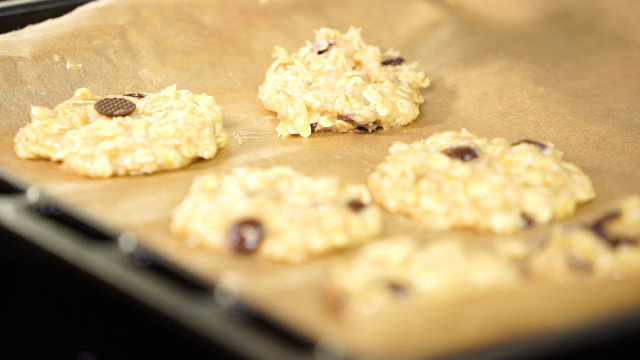 Oat, Banana and Chocolate Biscuits