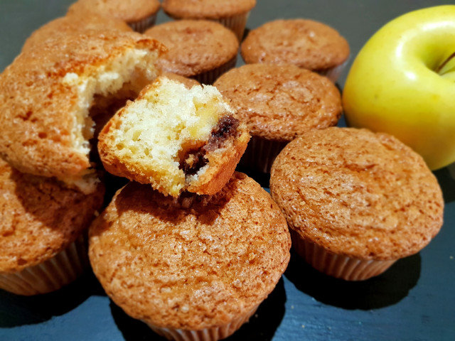 Fluffy Muffins with Apples and Chocolate