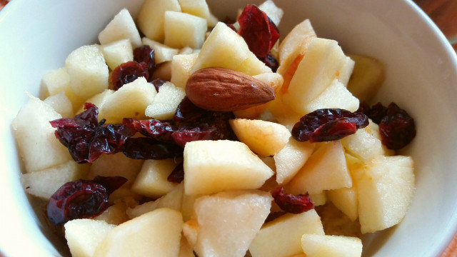 Oatmeal with Apples, Dried Fruit and Almonds