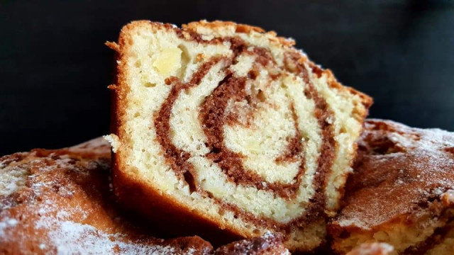 Marble Cake with Apples