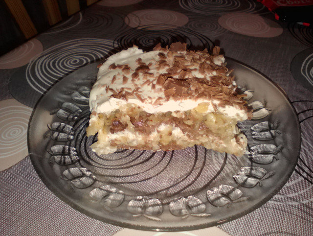 Biscuit Cake with Apples and Walnuts