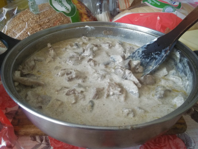 Chicken Livers with Mushrooms and Cream