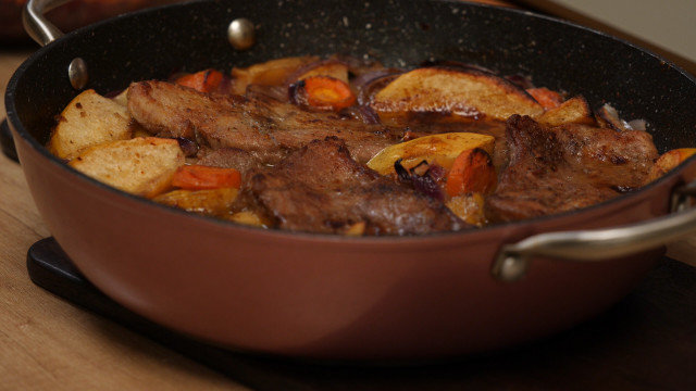 Oven-Baked Beef with Quinces