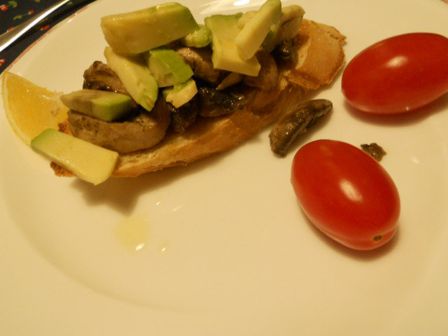 Bruschettas with Avocado and Mushrooms