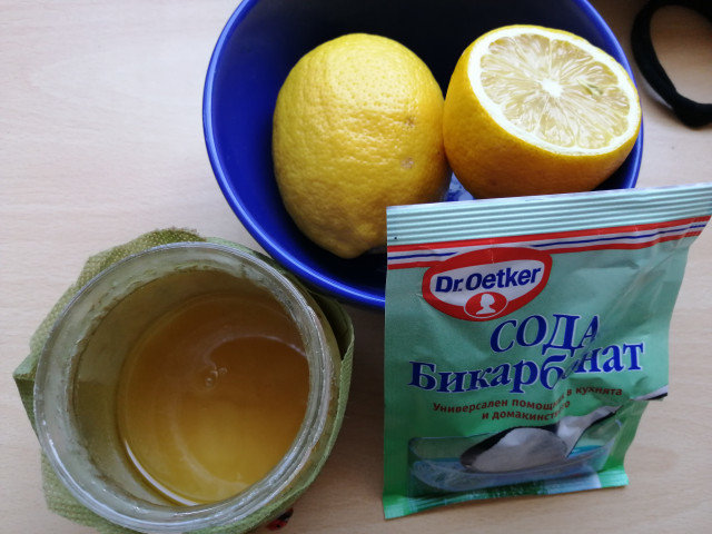 A Mixture of Honey, Lemon and Soda for a Sore Throat