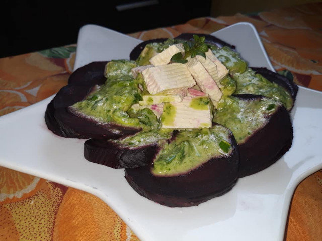 Tofu Salad with Beetroot and Garlic Dressing