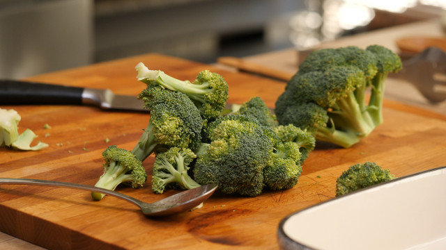 Oven-Baked Broccoli with Blue Cheese Sauce