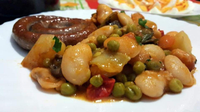 Greek-Style Beans with Vegetables