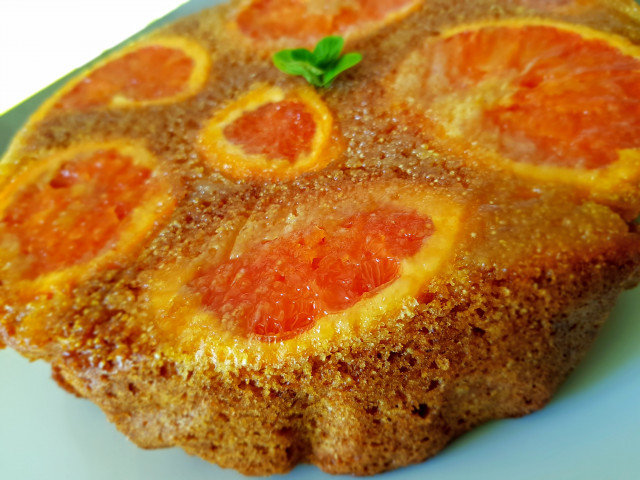 Cake with Honey, Polenta and Red Orange