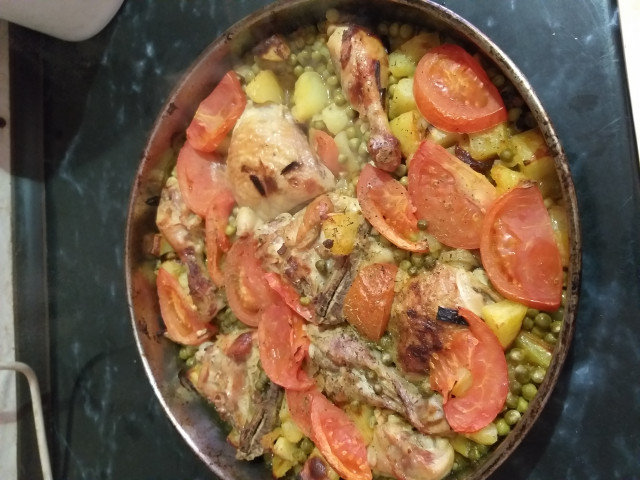 Appetizing Chicken with Peas and Potatoes