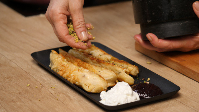 Breaded Bananas with Pistachios