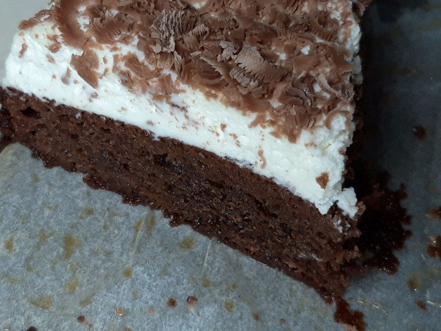 Unique Cake with Sour Cream and Egg Whites